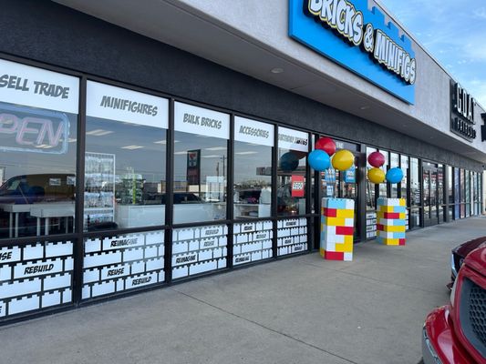 Bricks And Minifigs - Ogden