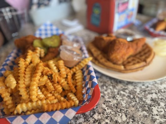 World Famous HOTBOYS Chicken by null