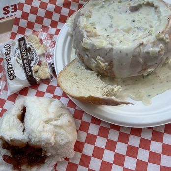 Pike Place Chowder - Bread bowl clam chowder!  (bun is from dim sum behind this place) - Seafood Near Me - Seattle, Washington