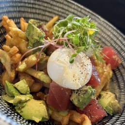 Ahi tuna poutine