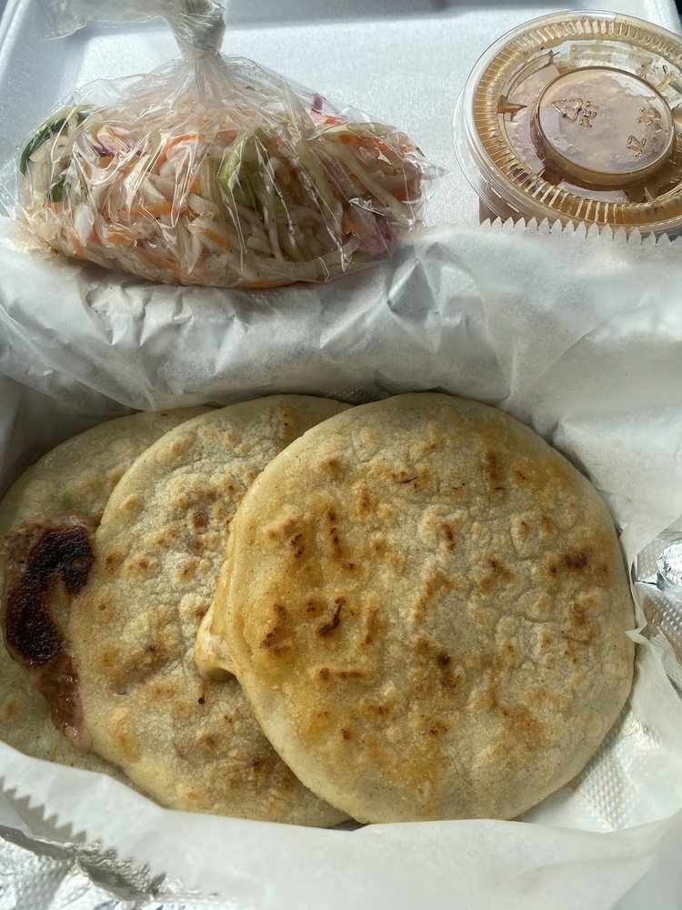 Pupusas Nina Mary Logo
