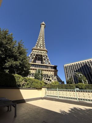 Pool a Paris by null