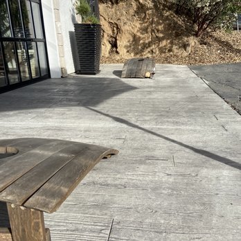 E16 Winery - Corn hole - Wine Tasting Room Near Me - Somerset, California