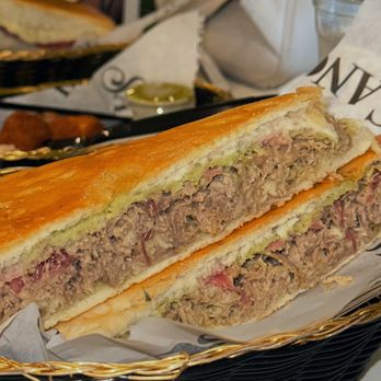 Sanguich - pan con lechón - Cuban Near Me - Miami, Florida Sanguich - pan con lechón - Cuban Near Me - Miami, Florida