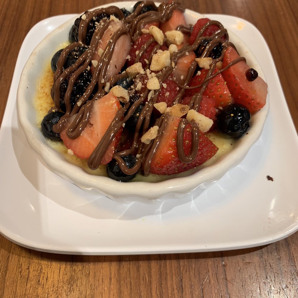 Nutella Cafe - Creme brûlée topped with fruits - Desserts Near Me - Chicago, Illinois Nutella Cafe - Creme brûlée topped with fruits - Desserts Near Me - Chicago, Illinois