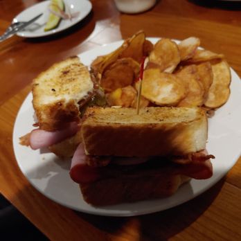 Bluff City Grill - Three Pigs! - American Near Me - Alton, Illinois