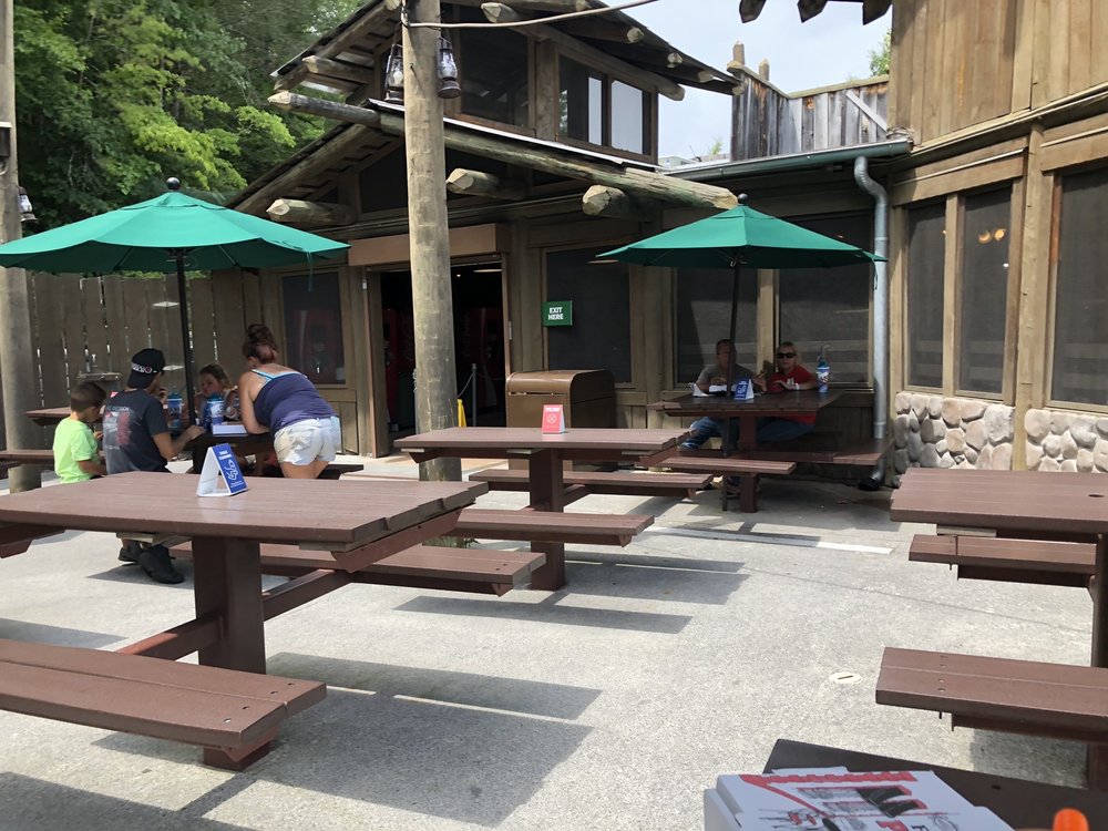 LUMBERJACK PIZZA Updated October 2024 2700 Dollywood Parks Blvd