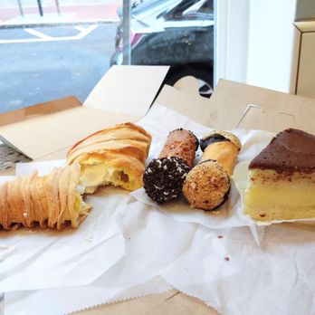 Mike's Pastry - Lobster tail, Florentine cannoli, hazelnut cannoli, Boston cream pie - Bakeries Near Me - Cambridge, Massachusetts Mike's Pastry - Lobster tail, Florentine cannoli, hazelnut cannoli, Boston cream pie - Bakeries Near Me - Cambridge, Massachusetts
