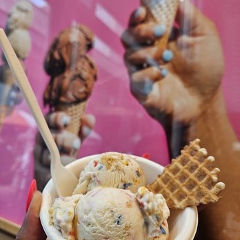 Jeni's Splendid Ice Creams - Buttercream Birthday Cake Ice Cream - Ice Cream & Frozen Yogurt Near Me - Nashville, Tennessee