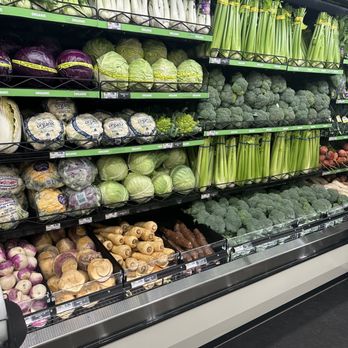 Sprouts Farmers Market - Perfectly lined produce! - Grocery Near Me - Austin, Texas