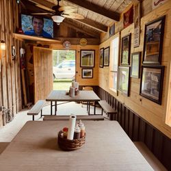 Trading Post Smokehouse - Dining space