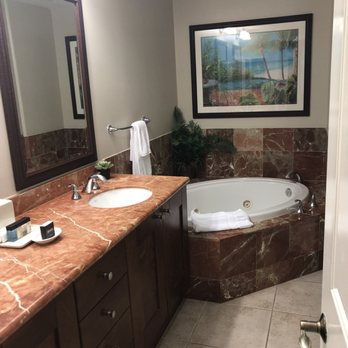 Naples Bay Resort - Master bath - Resorts Near Me - Naples, Florida