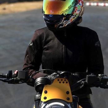 Superbike Coach - Getting tips from Coach Can - Driving Schools Near Me - Elk Grove, California