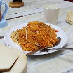 滿泰小廚 - Shrimp Pad Thai & Chilled Coconut Drink