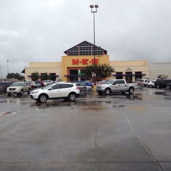 H-E-B - ows cars parked in a parking lot - Grocery Near Me - Midland, Texas H-E-B - ows cars parked in a parking lot - Grocery Near Me - Midland, Texas