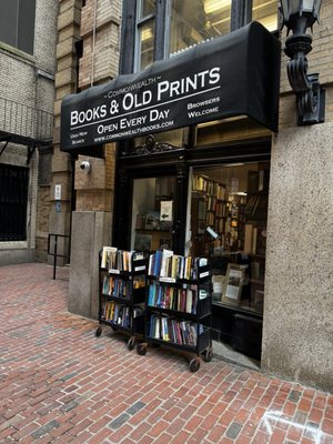 Commonwealth Books by null