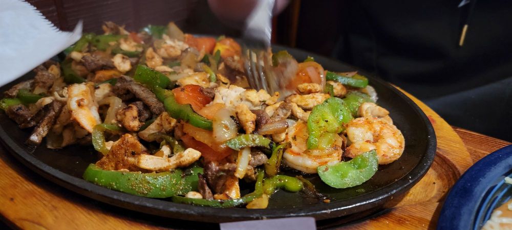 El Bronco Mexican Bar & Grill