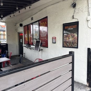 The Great White Hut - Burgers Near Me - North Hollywood, California