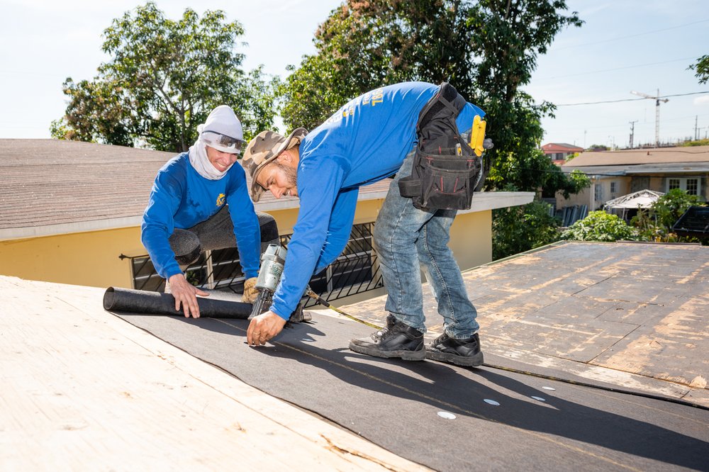Slide of El Mago's Roofing