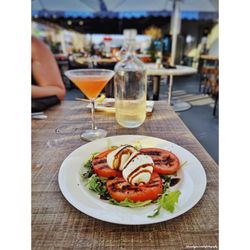 Jersey Girl Kitchen and Bar - Burrata caprese salad | #intenselypassionatephotography
