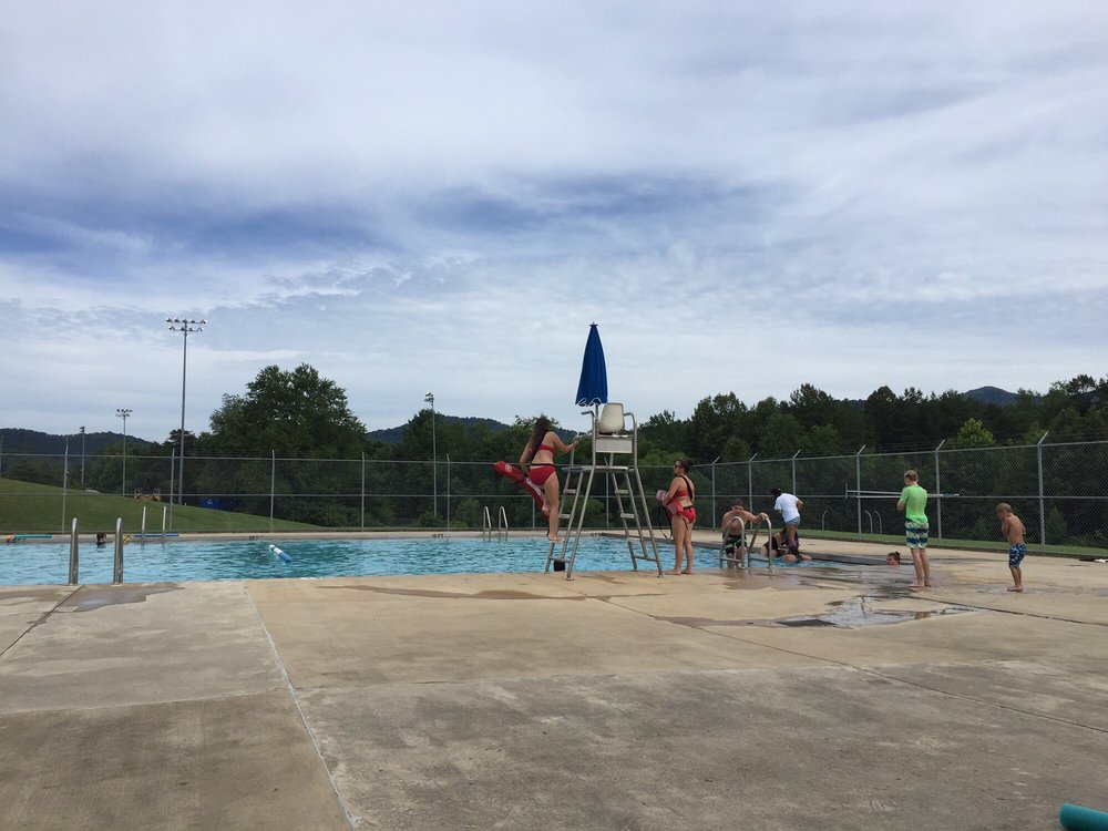 HOMINY VALLEY POOL Updated October 2024 25 Twin Lakes Dr, Candler, North Carolina Swimming