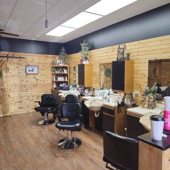 A Cut Above - Main Salon Chairs - Hair Salons Near Me - Rhinelander, Wisconsin A Cut Above - Main Salon Chairs - Hair Salons Near Me - Rhinelander, Wisconsin