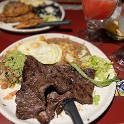 Fiesta Jalisco - Carne asada con huevo.