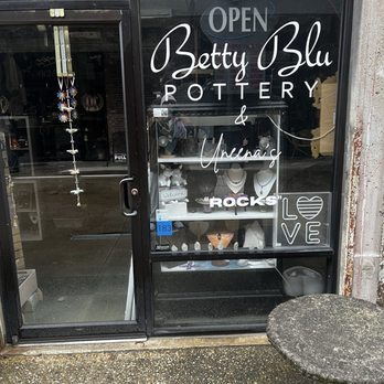 Betty Blu Pottery - Entrance - Arts & Crafts Near Me - Louisville, Kentucky Betty Blu Pottery - Entrance - Arts & Crafts Near Me - Louisville, Kentucky