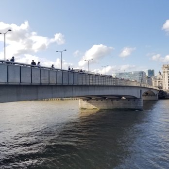 London Bridge - The bridge - Landmarks & Historical Buildings Near Me