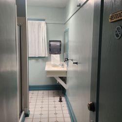 The Portal Motel - Shared shower