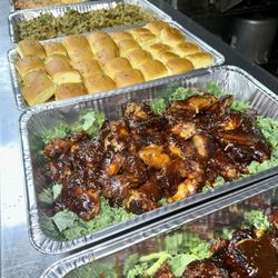 Jibble Jabble Eatz - BBQ Chicken Rolls Green Beans and Baked Mac. Typical Jibble Jabble Spread