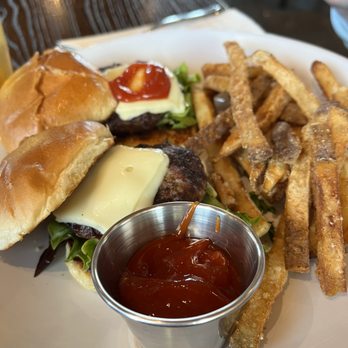 Stone House Grille - Burger sliders - New American Near Me - Kimberton, Pennsylvania Stone House Grille - Burger sliders - New American Near Me - Kimberton, Pennsylvania