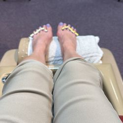Best Nails - Massage chairs with pedicure, buffing polish with spa pedicure smells amazing. Never rushed