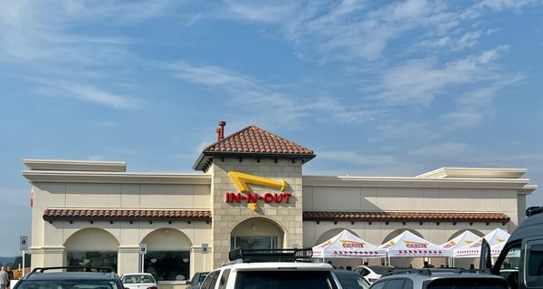 In-N-Out Burger by null