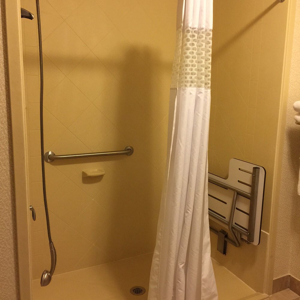 Hampton Inn London-North - Great handicap shower! - Hotels Near Me - London, Kentucky