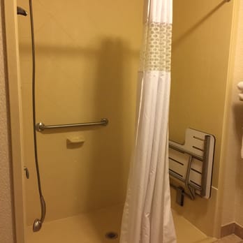 Hampton Inn London-North - Great handicap shower! - Hotels Near Me - London, Kentucky