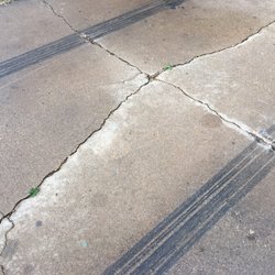 Cantu Wrecker - Cantu towing didn't put car in neutral dragging the car leaving tread on the driveway. Rude driver!