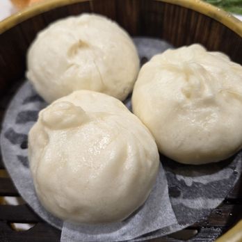 Tim Ho Wan - chicken bao - dry - Dim Sum Near Me - Honolulu, Hawaii Tim Ho Wan - chicken bao - dry - Dim Sum Near Me - Honolulu, Hawaii