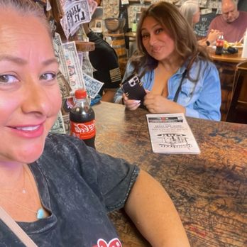 Barrel House BBQ - Waiting for our food, enjoying the atmosphere and town. - Barbeque Near Me - Lynchburg, Tennessee