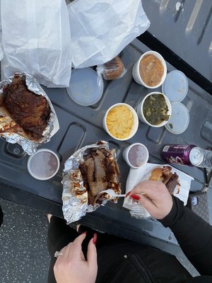 Woody's Bar-B-Que by null