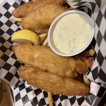 J. Dolan's - Simple/ basic fish and chips - Pizza Near Me - Honolulu, Hawaii