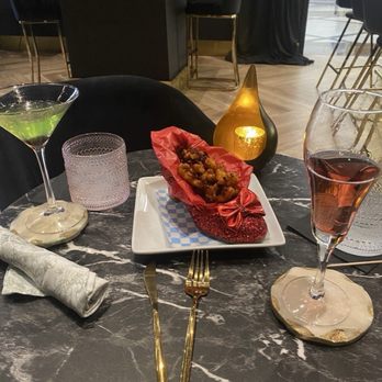 Liam's Den & Bubble Bar - WOZ calamari - Champagne Bars Near Me - Las Vegas, Nevada Liam's Den & Bubble Bar - WOZ calamari - Champagne Bars Near Me - Las Vegas, Nevada