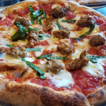 Ollie's Brick Oven Pizza - margarita pizza with sausage added. 5/5 stars! - Pizza Near Me - Rosarito, BCN Ollie's Brick Oven Pizza - margarita pizza with sausage added. 5/5 stars! - Pizza Near Me - Rosarito, BCN