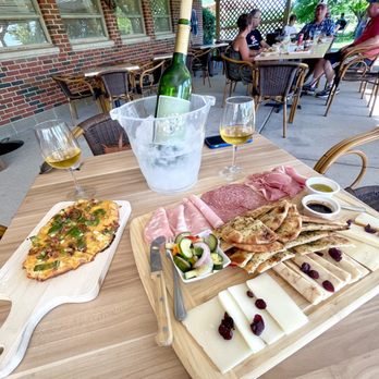 Riverwood Winery - Wineries Near Me - Rushville, Missouri Riverwood Winery - Wineries Near Me - Rushville, Missouri