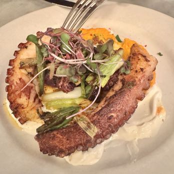Neptune Oyster - Seafood Near Me - Boston, Massachusetts