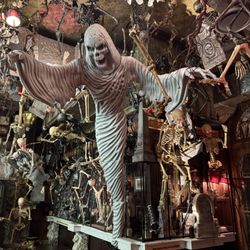 Oscar Wilde - New York's Favorite Halloween Restaurant & Bar!