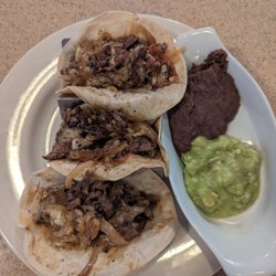 El Henequen - Tacos con carne y cebolla