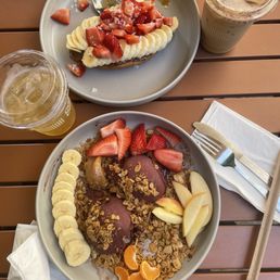 Acai bowl, Nutella Novella, green iced tea Acai bowl, Nutella Novella, green iced tea