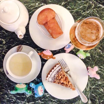 Ekberg - champagnekork och öl resp nötkaka och te, november 2015 - Coffee & Tea Near Me - Helsinki, 18