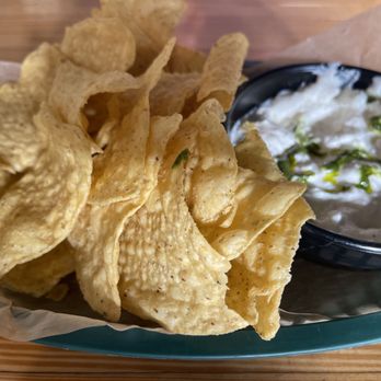 Four Leaf Brewing - a bowl of chips and a bowl of dip - Brewpubs Near Me - Clare, Michigan